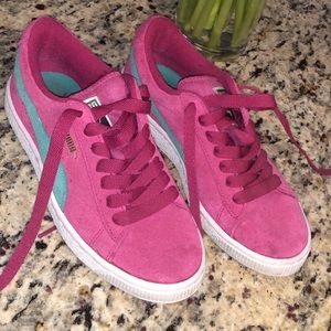 Pink Classic Puma Sneakers/ Tennis Shoes Sz 4 Kids